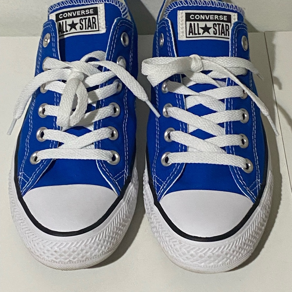 Converse Blue and White All-Star unisex low top Sneakers 6 mens / 8 women’s